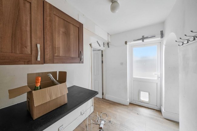 26 Wolf Lane, Windsor, SL4 4HY 6