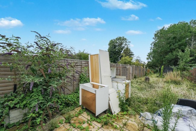 26 Wolf Lane, Windsor, SL4 4HY 6