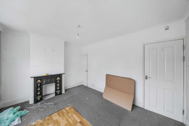 26 Wolf Lane, Windsor, SL4 4HY 6