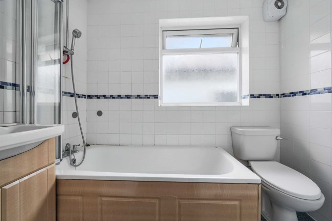 26 Wolf Lane, Windsor, SL4 4HY 6