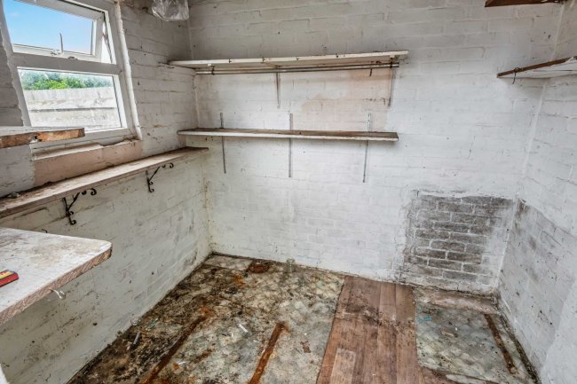 23 Thurlocks,Tintinhull, Yeovil, Somerset, BA22 8QE 1