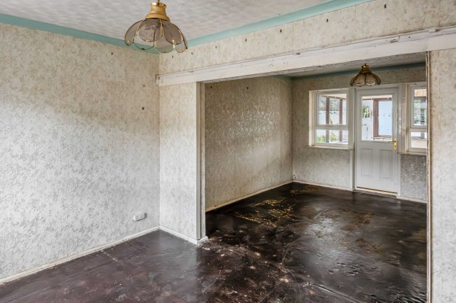 23 Thurlocks,Tintinhull, Yeovil, Somerset, BA22 8QE 1