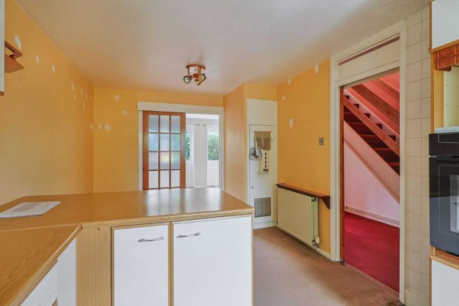 6 Butler Close, Salisbury, SP2 8AZ 7