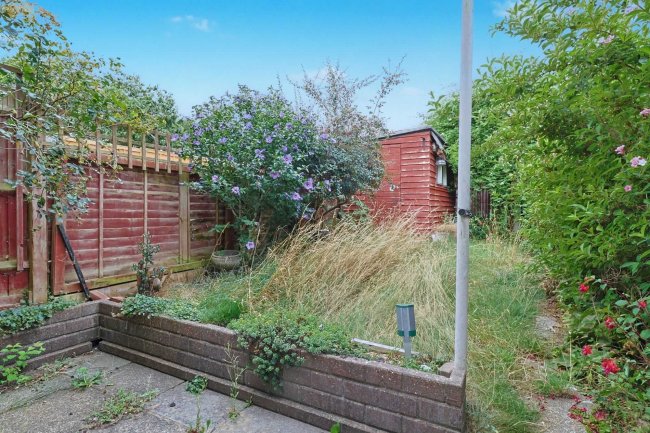 6 Butler Close, Salisbury, SP2 8AZ 7