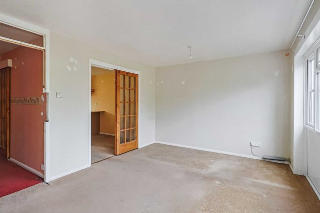 6 Butler Close, Salisbury, SP2 8AZ 7