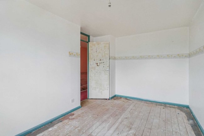 6 Butler Close, Salisbury, SP2 8AZ 7