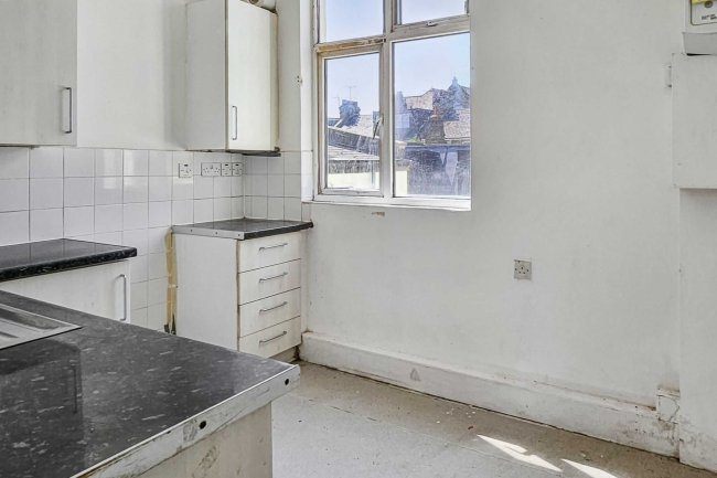 Flat C, 75 Malvern Road, London NW6 5PU 10