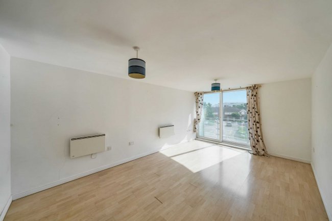 136 Berberis House, High Street, Feltham TW13 4GR 5