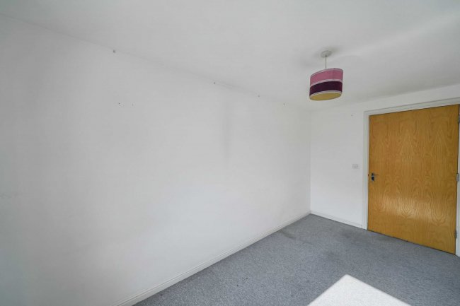136 Berberis House, High Street, Feltham TW13 4GR 5