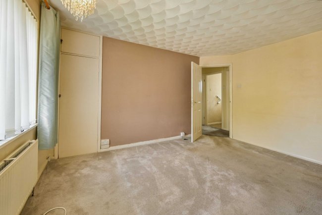 29 Thruxton Road, Havant, Hampshire, PO9 4DG 5