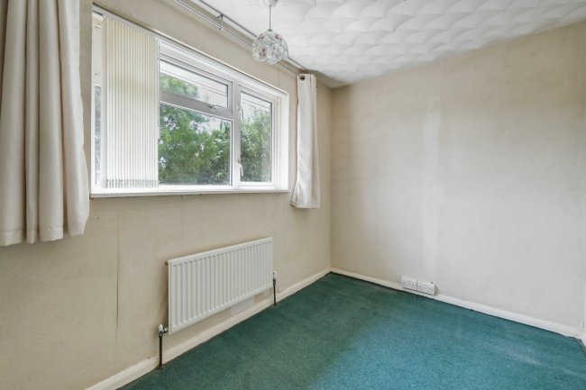 29 Thruxton Road, Havant, Hampshire, PO9 4DG 5