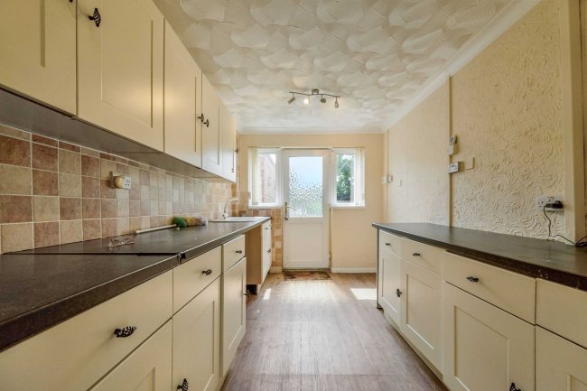 29 Thruxton Road, Havant, Hampshire, PO9 4DG 5