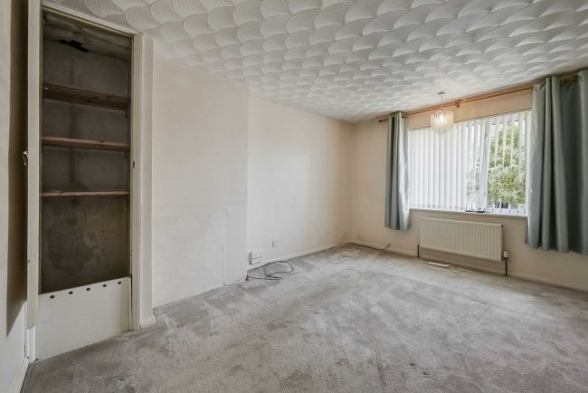 29 Thruxton Road, Havant, Hampshire, PO9 4DG 5