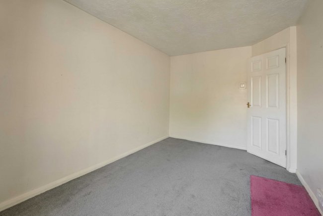 29 Thruxton Road, Havant, Hampshire, PO9 4DG 5