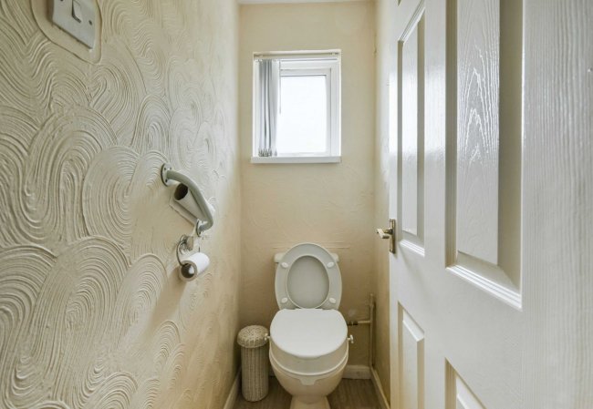 29 Thruxton Road, Havant, Hampshire, PO9 4DG 5