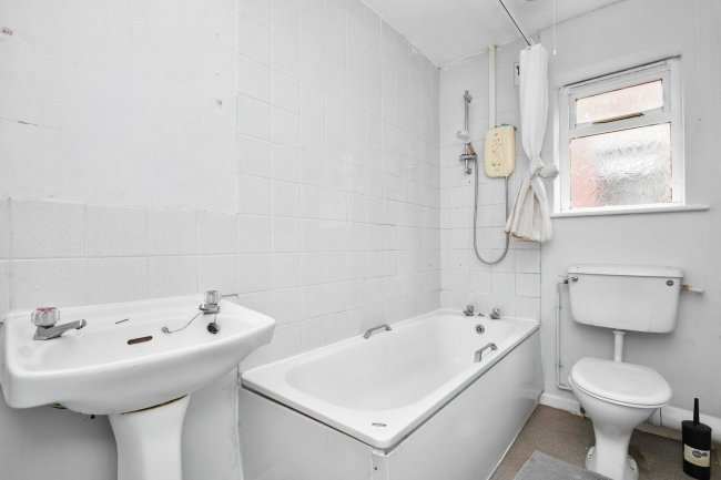 228 Woodfield Avenue, Lincoln, Lincolnshire, LN6 0LT 2