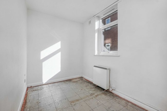 17 Halstead Close, Headcorn Drive, Canterbury, Kent, CT2 7UD 9