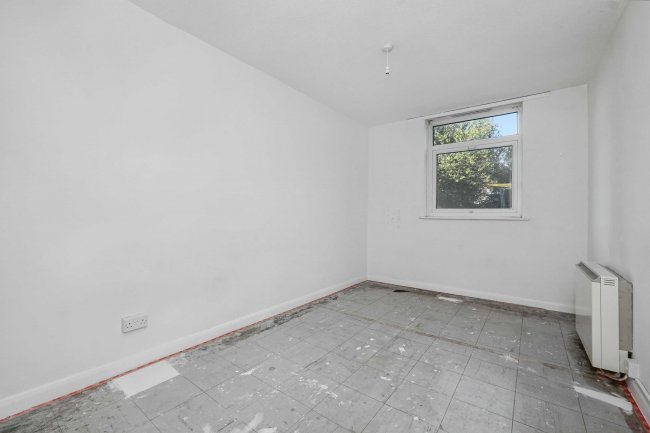 17 Halstead Close, Headcorn Drive, Canterbury, Kent, CT2 7UD 9