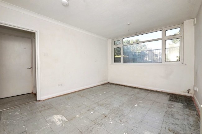 17 Halstead Close, Headcorn Drive, Canterbury, Kent, CT2 7UD 9