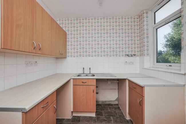 17 Halstead Close, Headcorn Drive, Canterbury, Kent, CT2 7UD 9