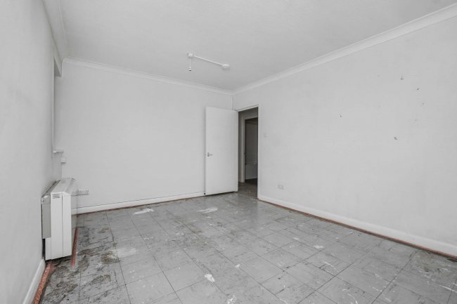 17 Halstead Close, Headcorn Drive, Canterbury, Kent, CT2 7UD 9