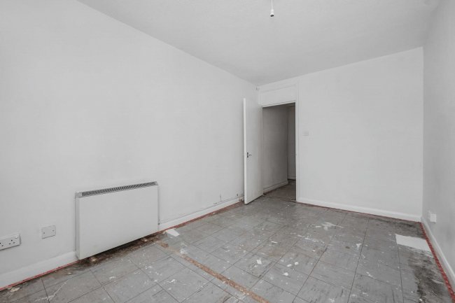 17 Halstead Close, Headcorn Drive, Canterbury, Kent, CT2 7UD 9