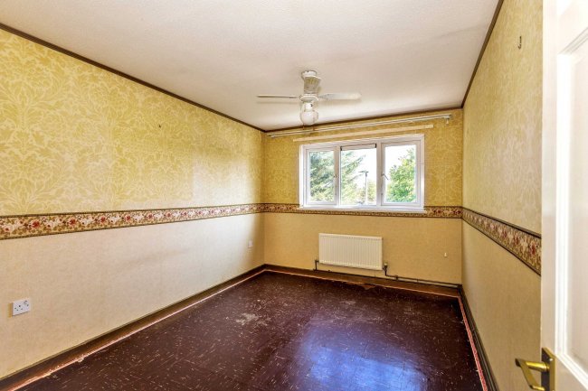 16 Browney Path, Bedford, Bedfordshire, MK41 7XH 2