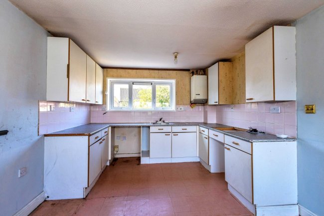 16 Browney Path, Bedford, Bedfordshire, MK41 7XH 2