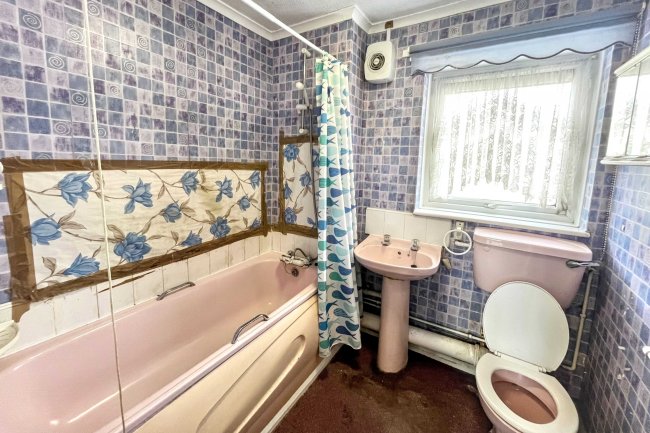 20 Elsworth Close, Feltham, Middlesex, TW14 8SF 7