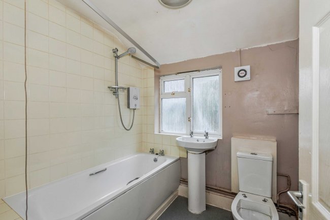 Flat 3, 75 Shakespeare Road, Bedford, Bedfordshire, MK40 2DW 3