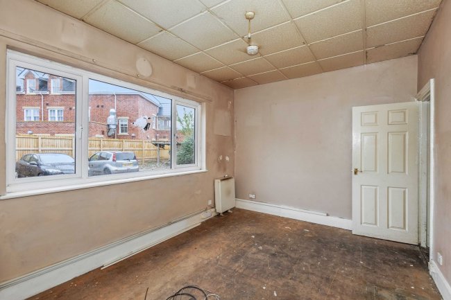Flat 3, 75 Shakespeare Road, Bedford, Bedfordshire, MK40 2DW 3
