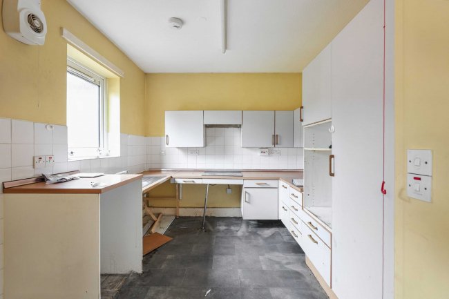 4 Lambeth Close, Blackburn, Lancashire BB1 1LB 6