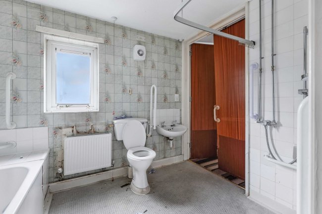 4 Lambeth Close, Blackburn, Lancashire BB1 1LB 6