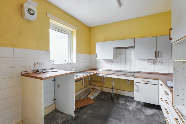 4 Lambeth Close, Blackburn, Lancashire BB1 1LB 6