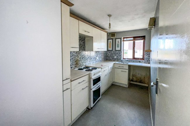 16 Loughman Close, Kingswood, Bristol, BS15 4BZ 5