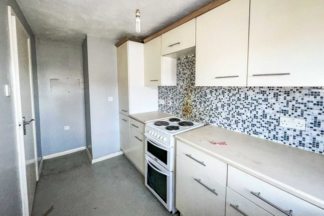 16 Loughman Close, Kingswood, Bristol, BS15 4BZ 5