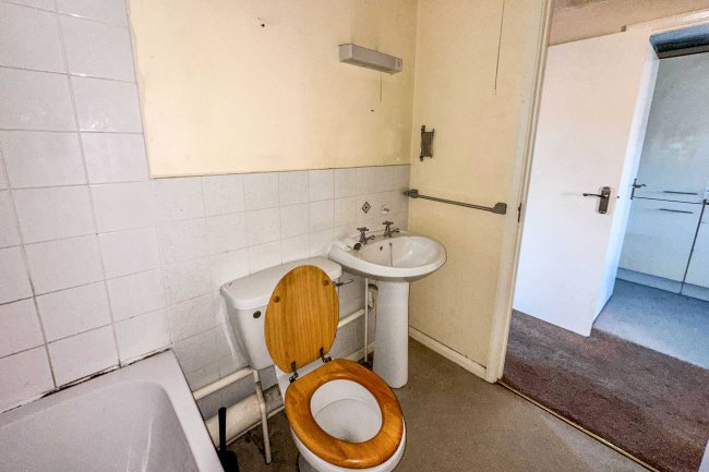 16 Loughman Close, Kingswood, Bristol, BS15 4BZ 5