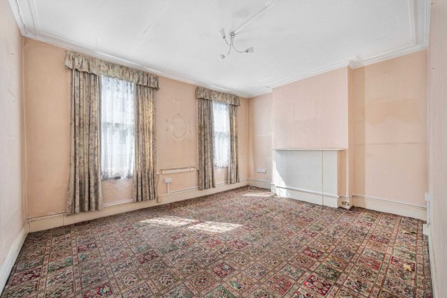 13 Fishers Lane, Chiswick, London, W4 1RX 8