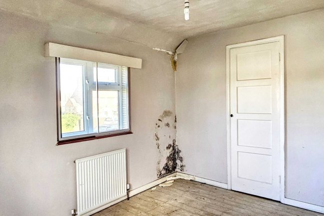 2 Montrose Way, Datchet, Slough SL3 9ND 10