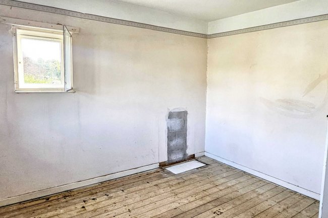 2 Montrose Way, Datchet, Slough SL3 9ND 10