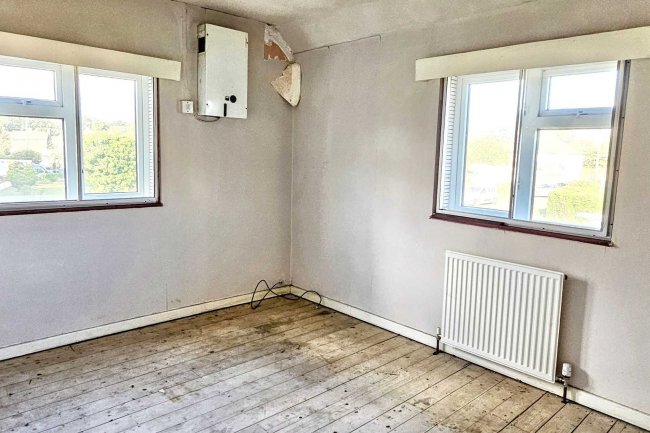 2 Montrose Way, Datchet, Slough SL3 9ND 10