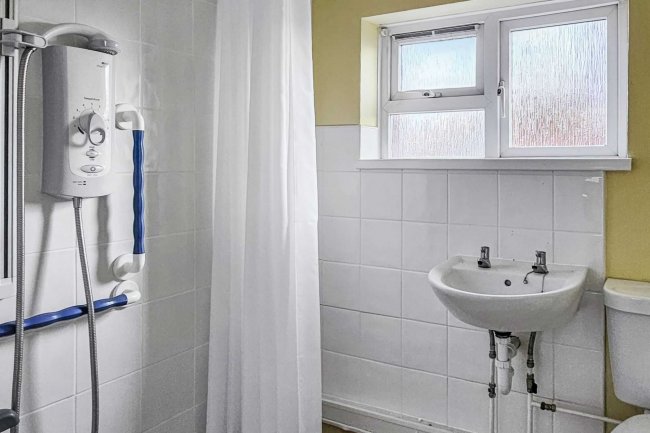 2 Montrose Way, Datchet, Slough SL3 9ND 10