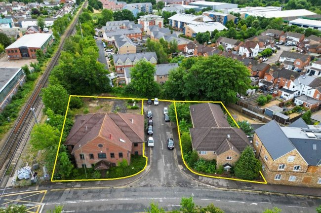 2 & 2B Guildford Road, Chertsey, KT16 9BJ 5