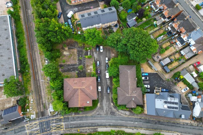 2 & 2B Guildford Road, Chertsey, KT16 9BJ 5