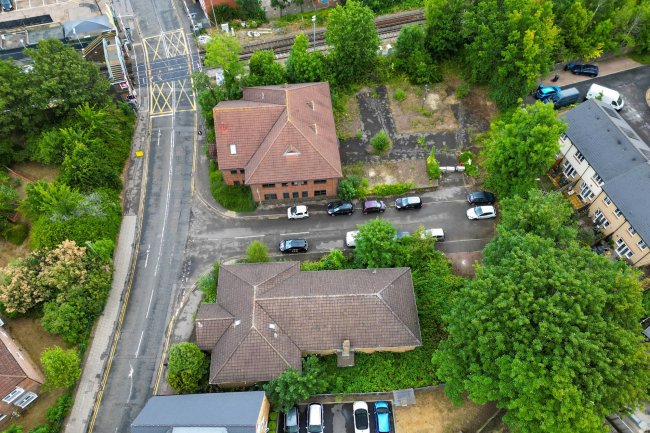 2 & 2B Guildford Road, Chertsey, KT16 9BJ 5