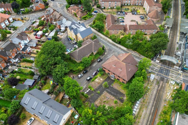 2 & 2B Guildford Road, Chertsey, KT16 9BJ 5