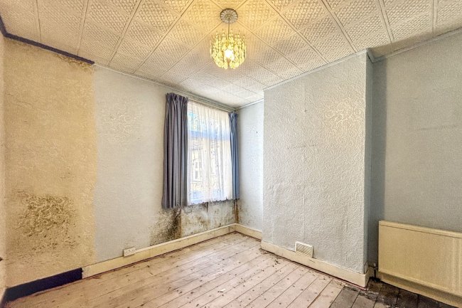 113A Rosslyn Crescent, Harrow, Middlesex HA1 2RY 1