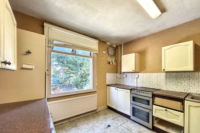 113A Rosslyn Crescent, Harrow, Middlesex HA1 2RY 1