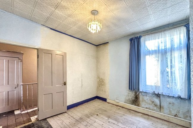 113A Rosslyn Crescent, Harrow, Middlesex HA1 2RY 1