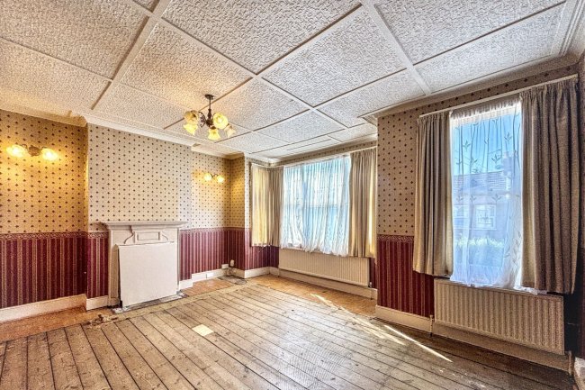 113A Rosslyn Crescent, Harrow, Middlesex HA1 2RY 1